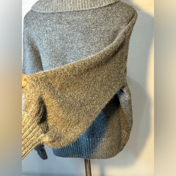Small cowl neck oversized turtleneck warm gray express X negin mirsalehi sweater - Picture 7 of 10